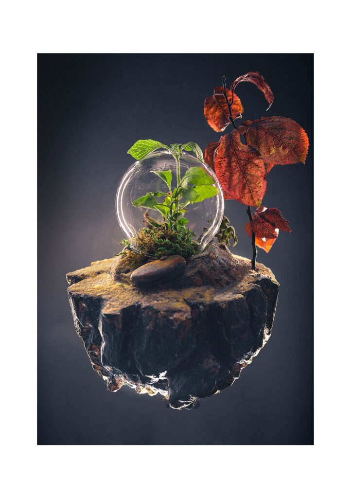 KOMOREBI Proyecto UKIYO -  iluminación del cristal, metal y textura rugosa.